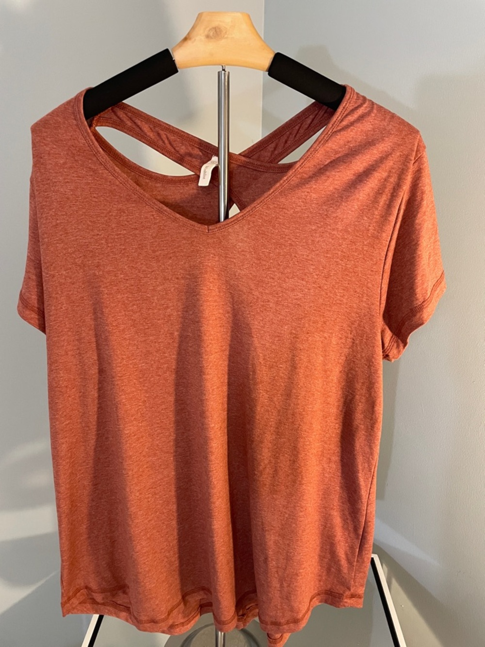 Wishlist Rust Cross-Back V-Neck Short Sleeve Tee large activewear